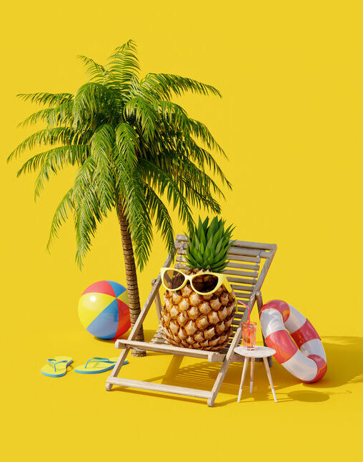 Ananas du web dans une chaise longue sous un palmier.